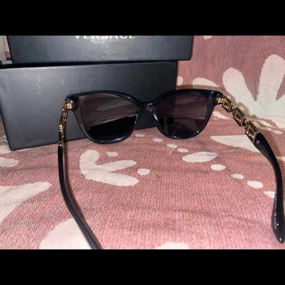 COPY - Versace Sunglasses - Picture 8 of 12
